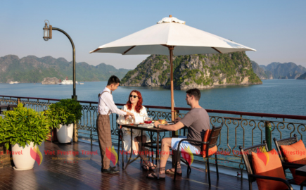 Colazione sulla Crociera di Indochine