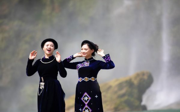 Le donne della minoranza etnica di Tay