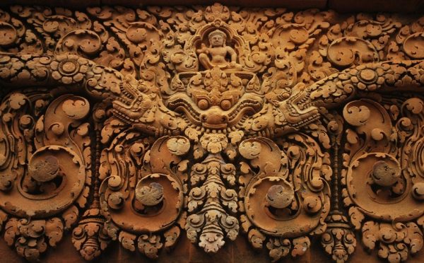 Eccellenti bassorilievi al Tempio di Banteay Srei