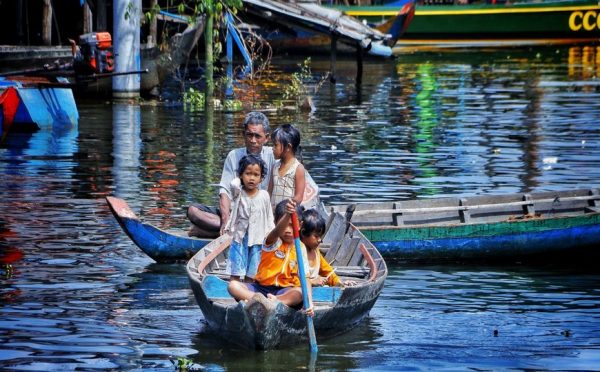 Locali al lago di Tonle Sap