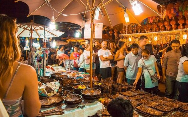 Mercato notturno a Chiang Mai