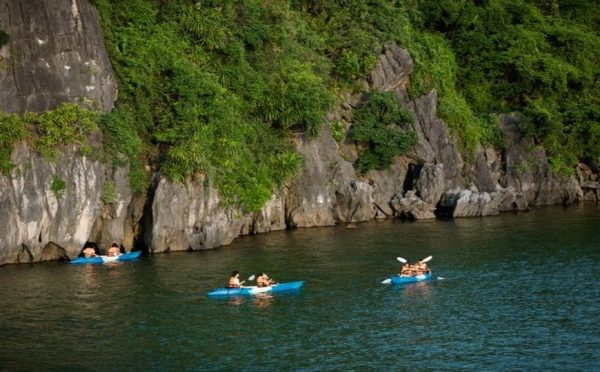 Kayak alla baia di Lan Ha