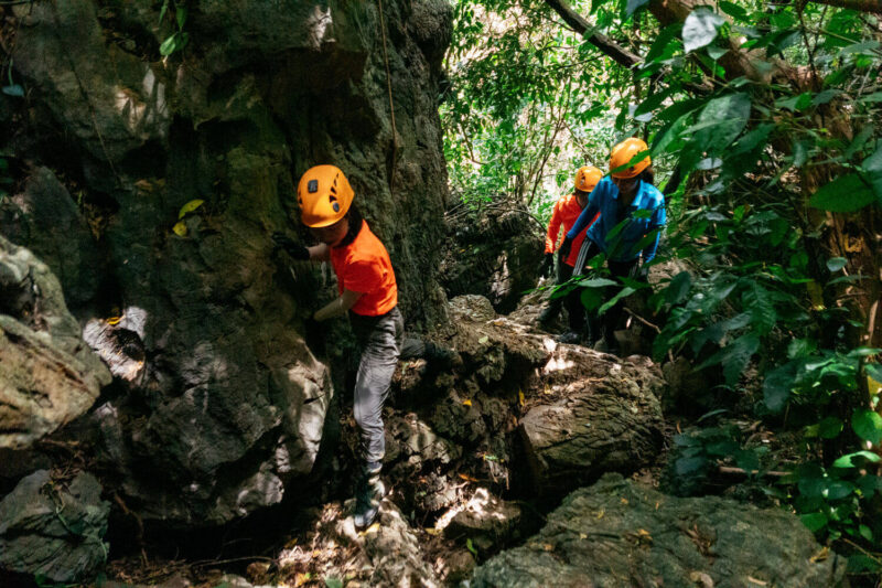 TOUR ALLA GROTTA DI TU LAN